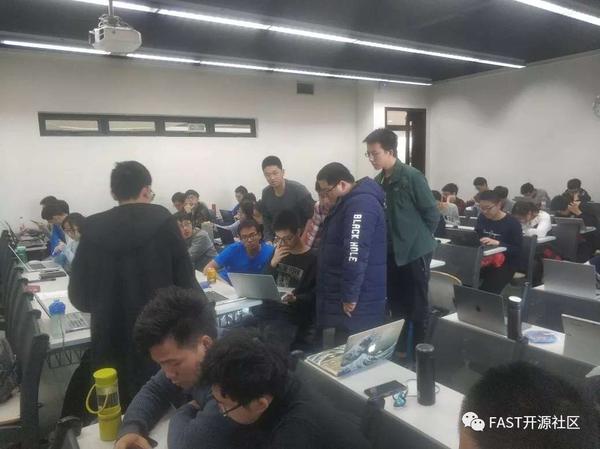 学生基于OpenBox-S4的实验交流.bmp